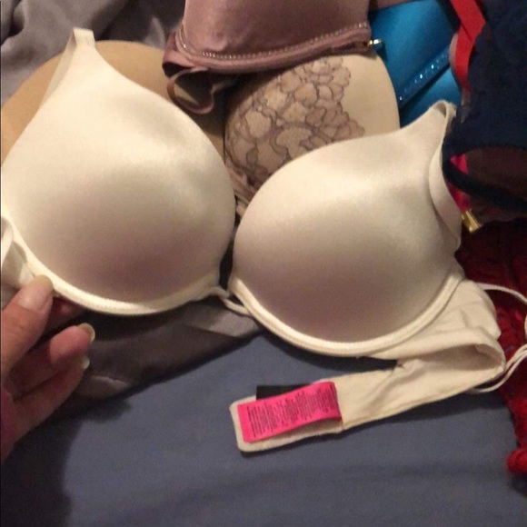 Bra Bundle size 32a/b all fit around the same size. two are 30b but fit same - Picture 9 of 13
